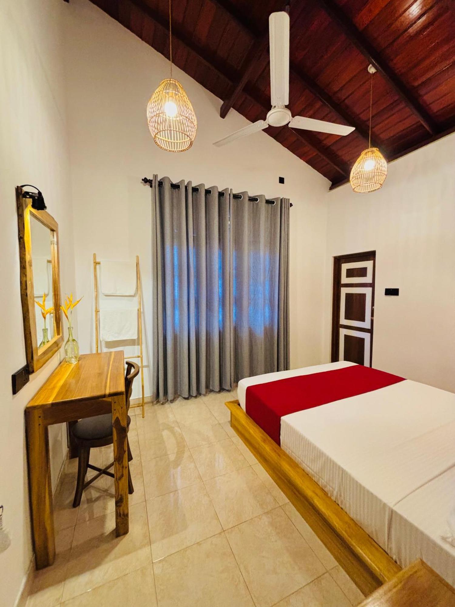 Breeze Bay Villa 디크웰라 외부 사진