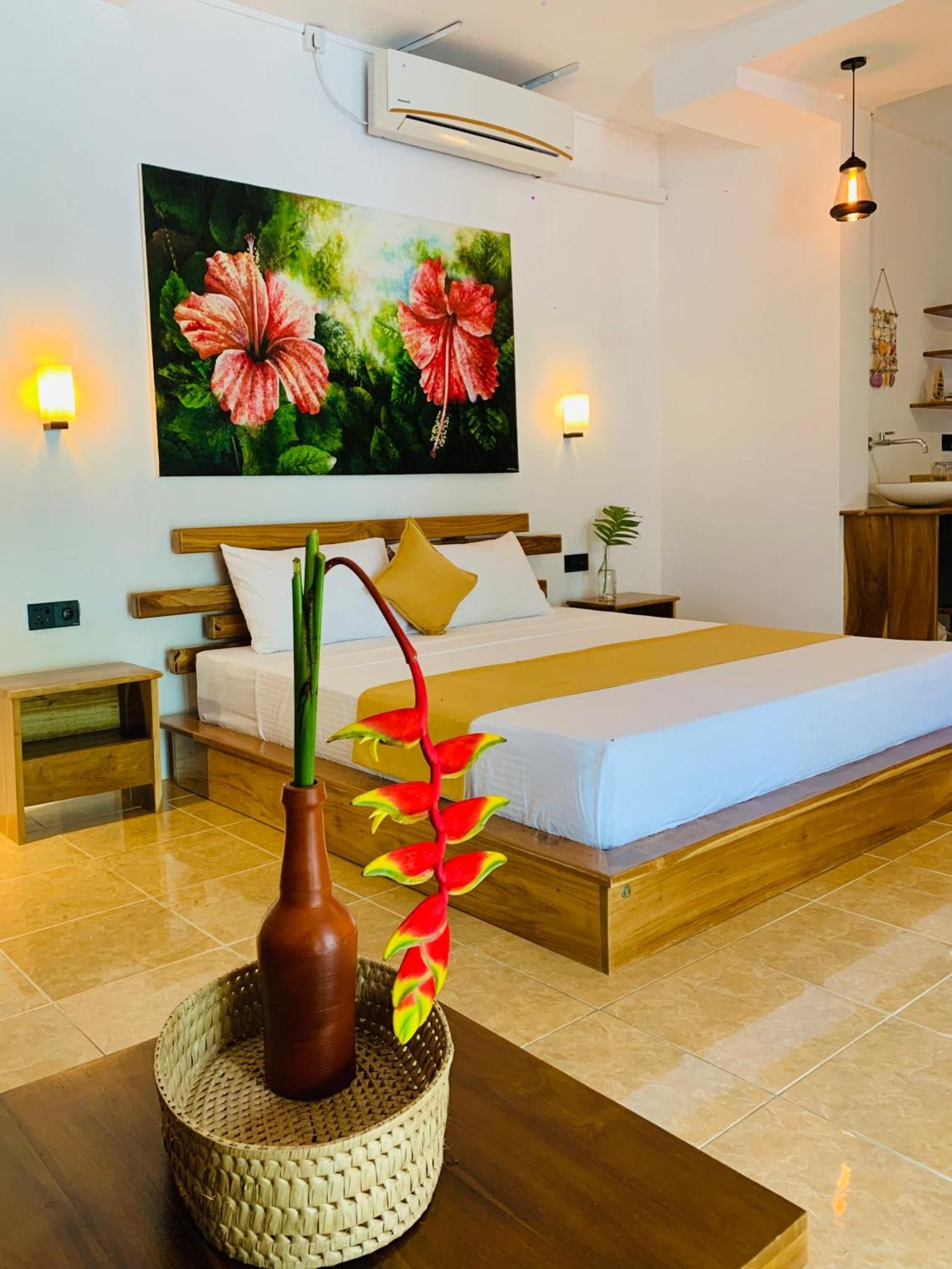 Breeze Bay Villa 디크웰라 외부 사진