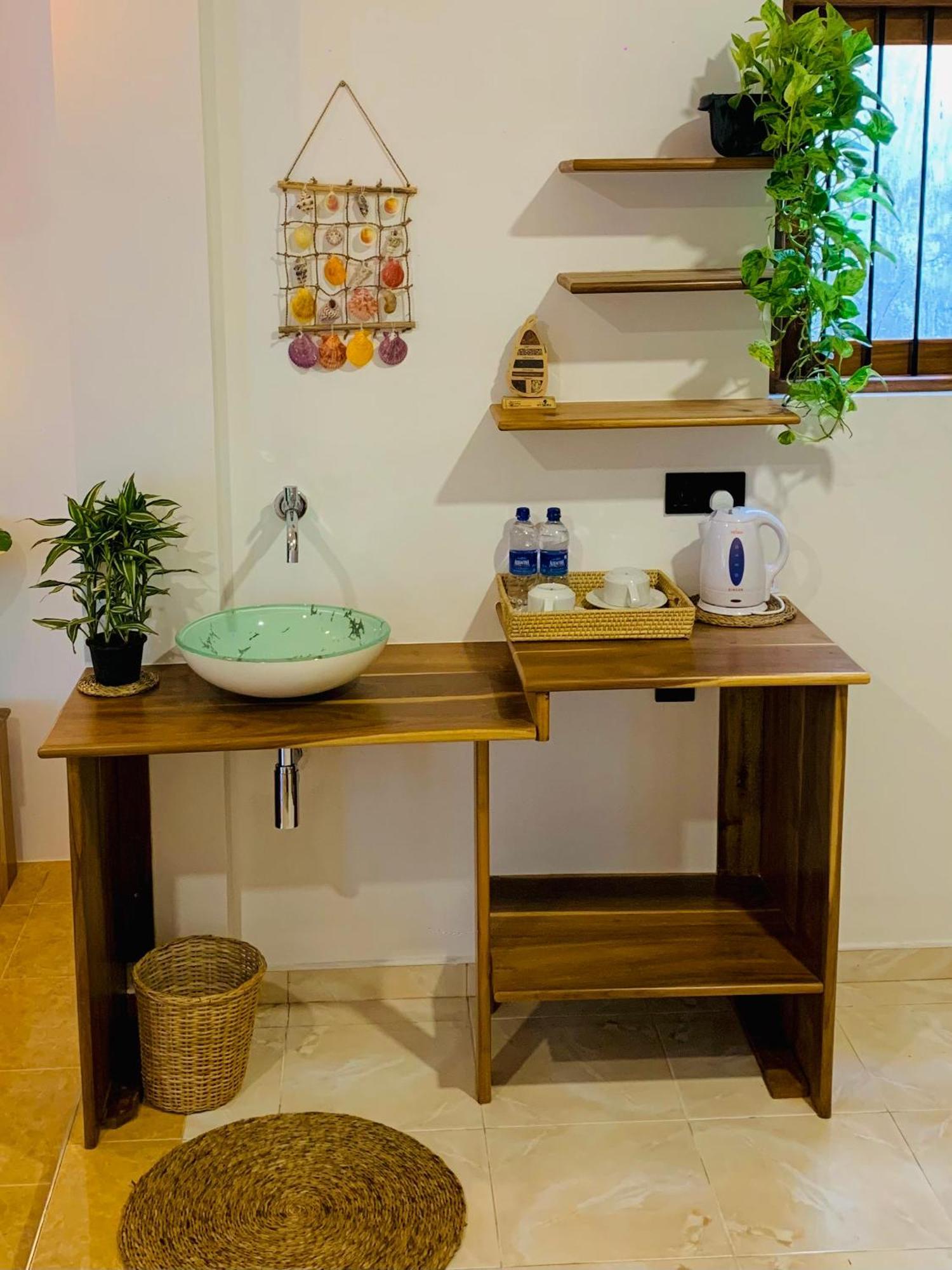 Breeze Bay Villa 디크웰라 외부 사진
