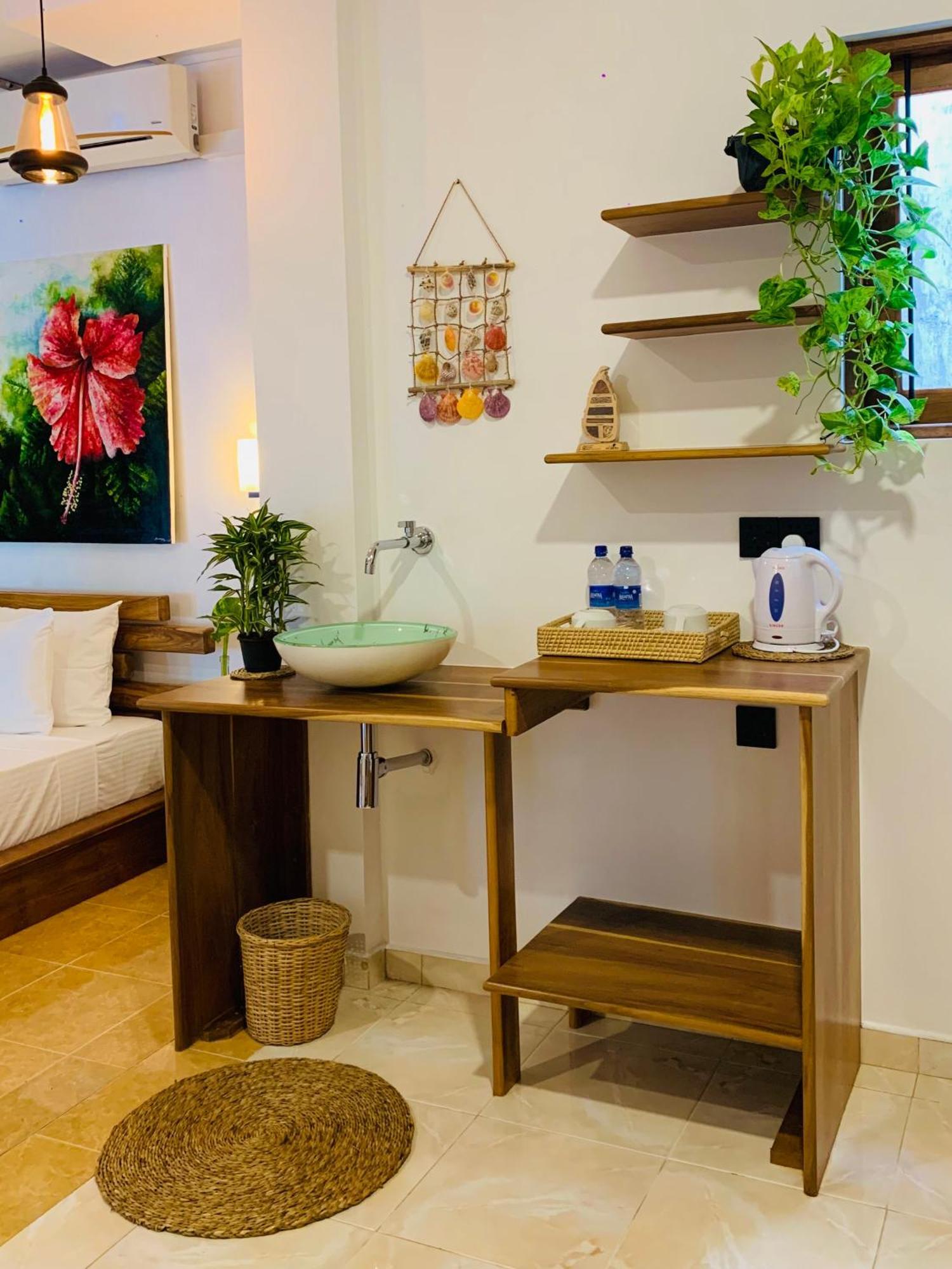 Breeze Bay Villa 디크웰라 외부 사진