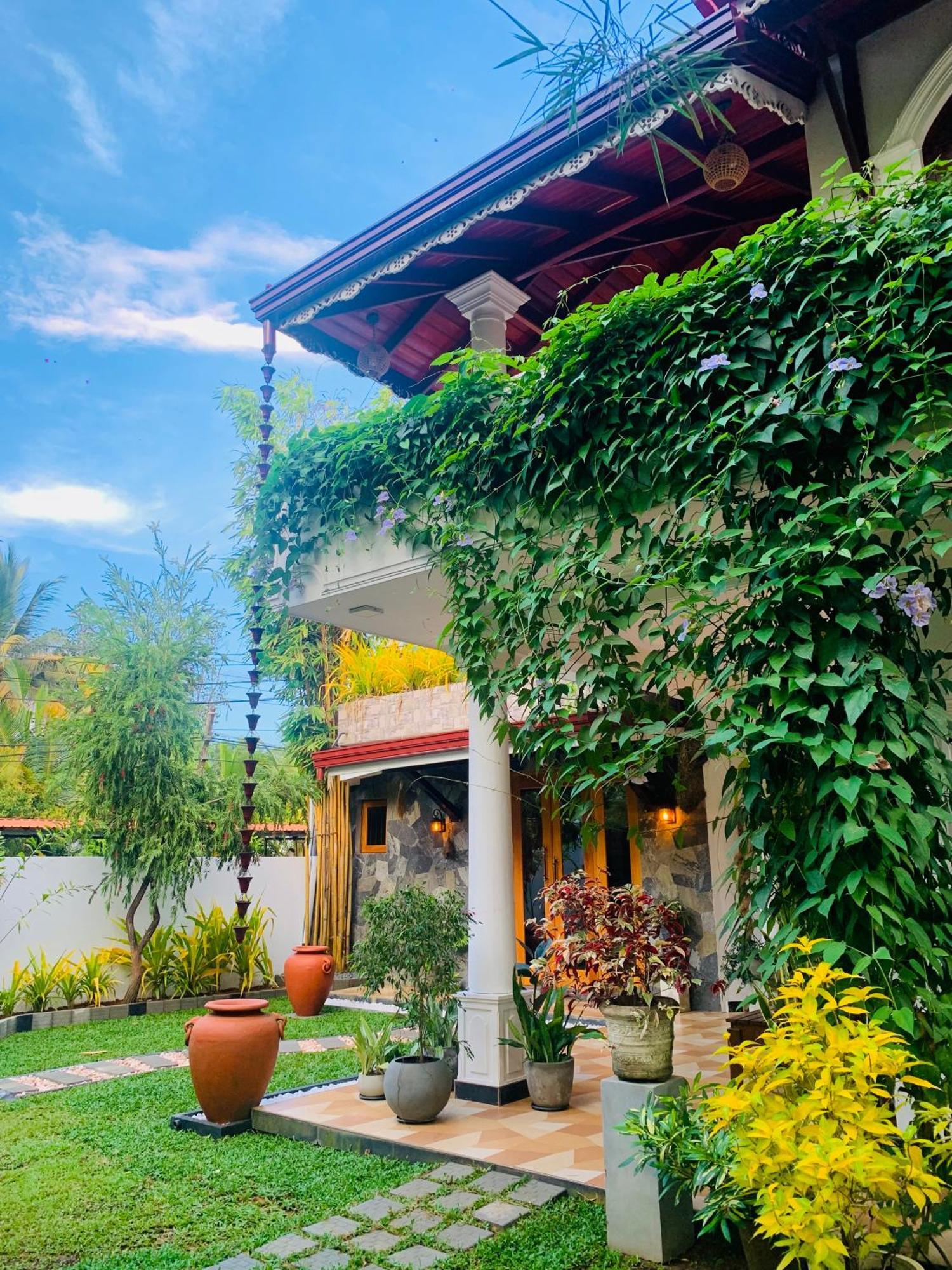 Breeze Bay Villa 디크웰라 외부 사진